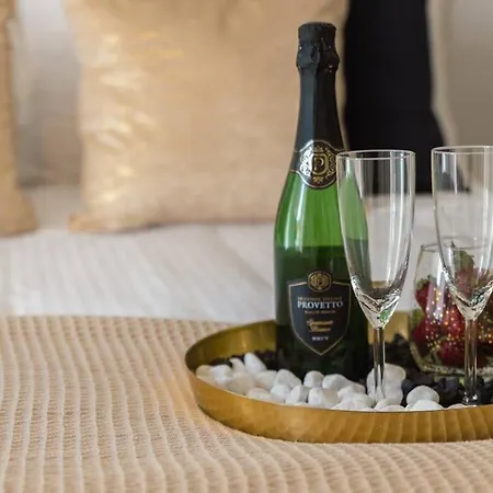 G&m Luxury With Pool Apartamento *