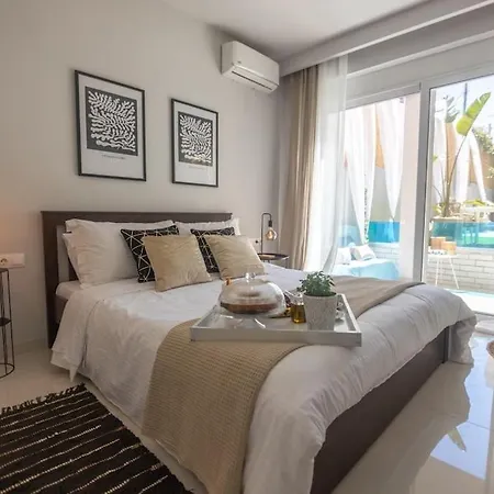 G&m Luxury With Pool Apartment *