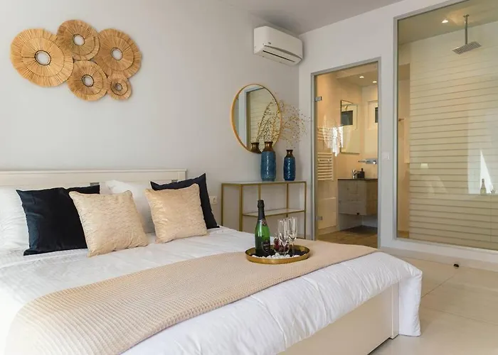 G&m Luxury With Pool Apartment